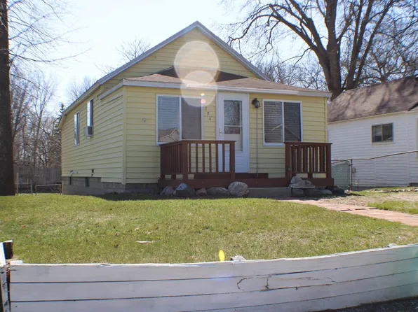 724 Bay Rd, Bay City, MI 48706