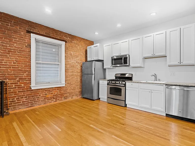 16 Devens St #1 — Photo 7