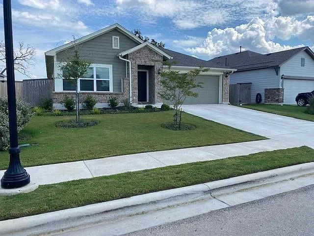 127 Patrick Herndon Dr — Photo 1