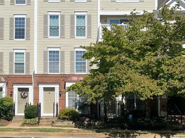 46934 Courtyard Sq Unit 300, Sterling, VA 20164