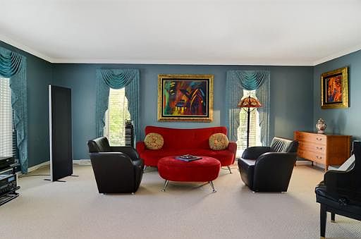 2nd image of 701 Acorn Hill Ln