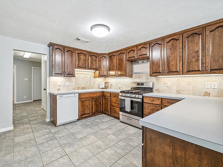 3613 Lazy Spring Dr — Photo 5