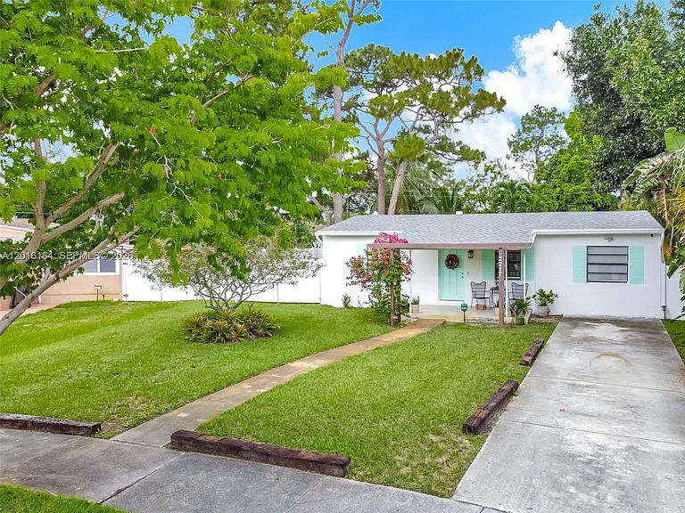 2217 SW 1st Ct — Photo 4