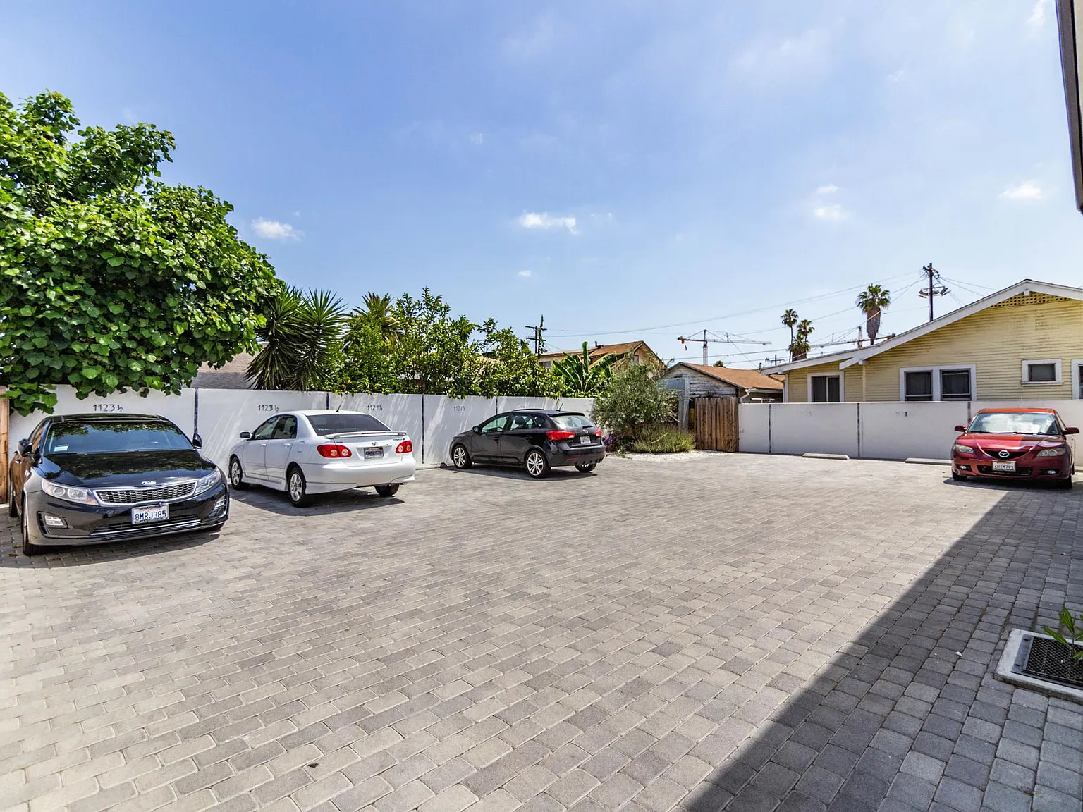 3 bed, 1300 sqft, $3,440 — Photo 4