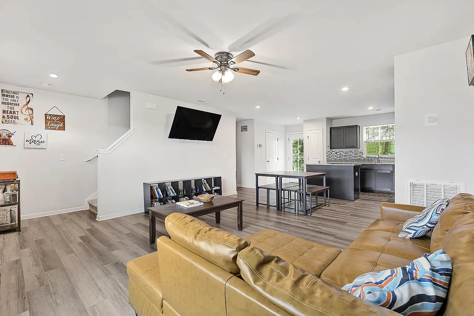 3 bed, 1480 sqft, $2,200 — Photo 3