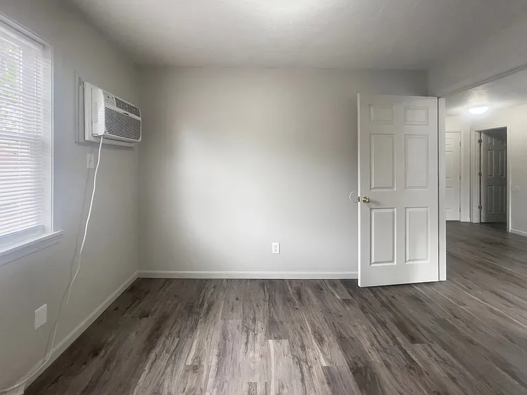 1413 W University Ave #4 — Photo 12
