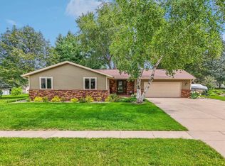 811 John St, Waunakee, WI 53597