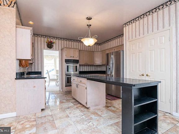 5th image of 8904 Gladeside Dr