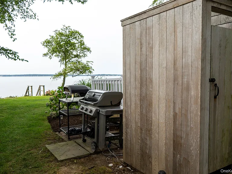 1429 Peconic Bay Blvd — Photo 29