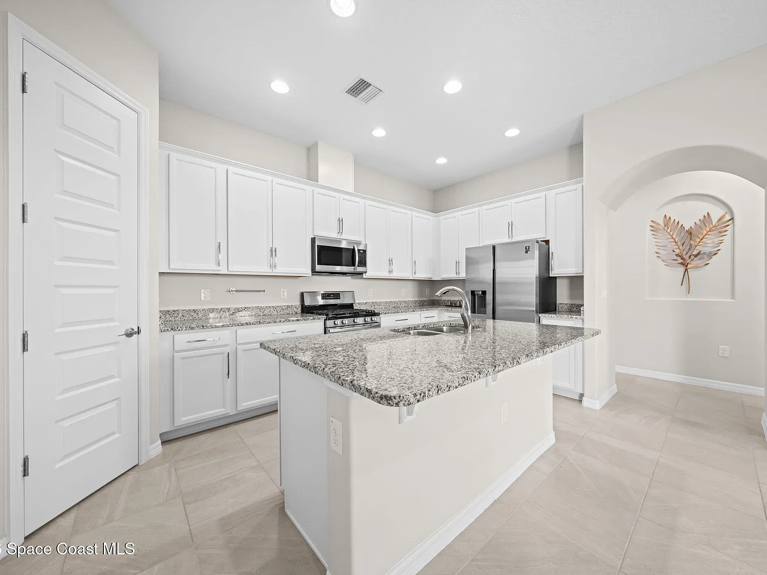 4 bed, 3.5 bath, 2517 sqft, $3,800 — Photo 4
