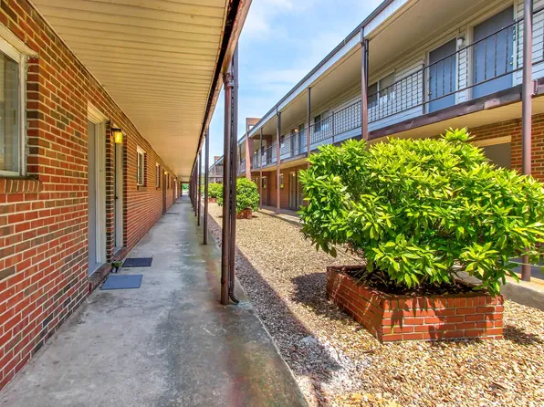 Harbor Inn Apartments, 5600 Elizabeth Ct #1b0446bfc, Virginia Beach, VA 23455