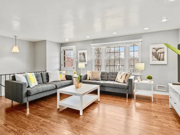 578 Clemson Dr, Pittsburgh, PA 15243