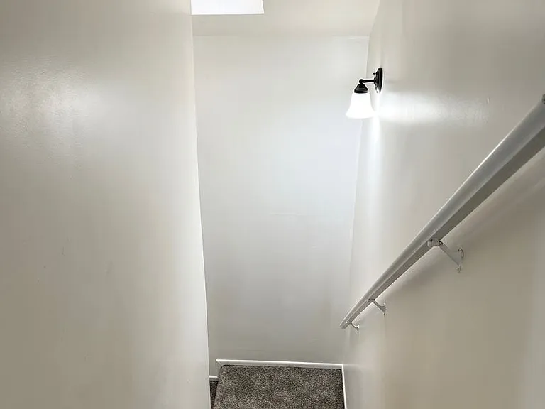 207 Wilbur St — Photo 19