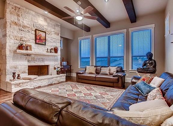 4th image of 902 Sweet Grass Ln