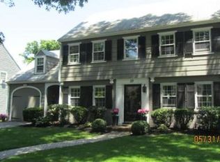 10 Lantern Ln, Milton, MA 02186