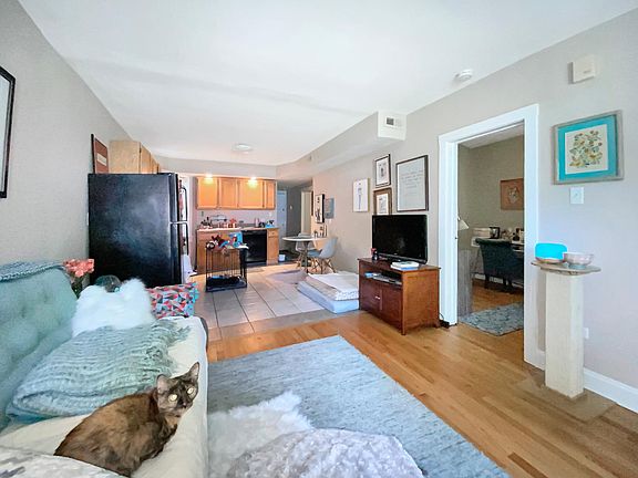 3rd image of 2054 N Whipple St #G
