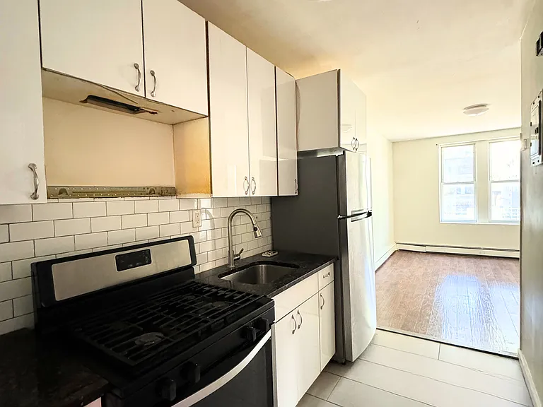 363 Amboy St #1F — Photo 10