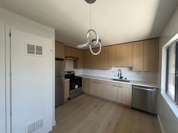 4th image of 113 N Grand Oaks Ave APT 3