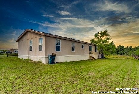 3rd image of 605 TERRACE HILL LN