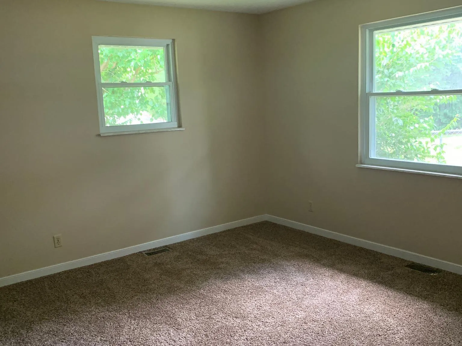 3 bed, 1.5 bath, 1248 sqft, $1,550 — Photo 3