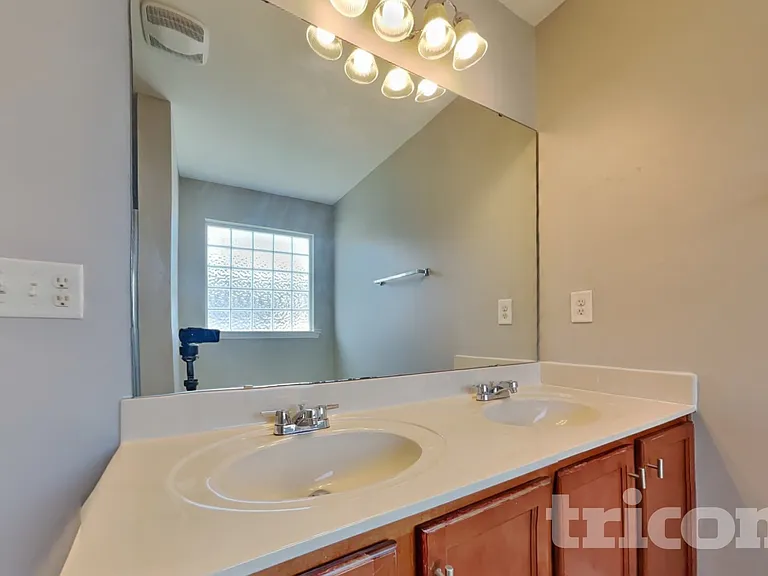 514 Kerriann Ln — Photo 9