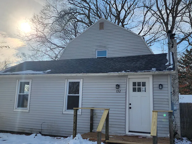 192 Cypress Dr — Photo 2