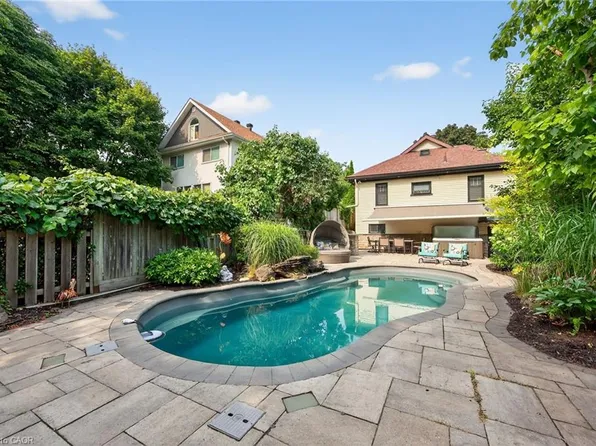 108 Owen St, Barrie, ON L4M 3H7