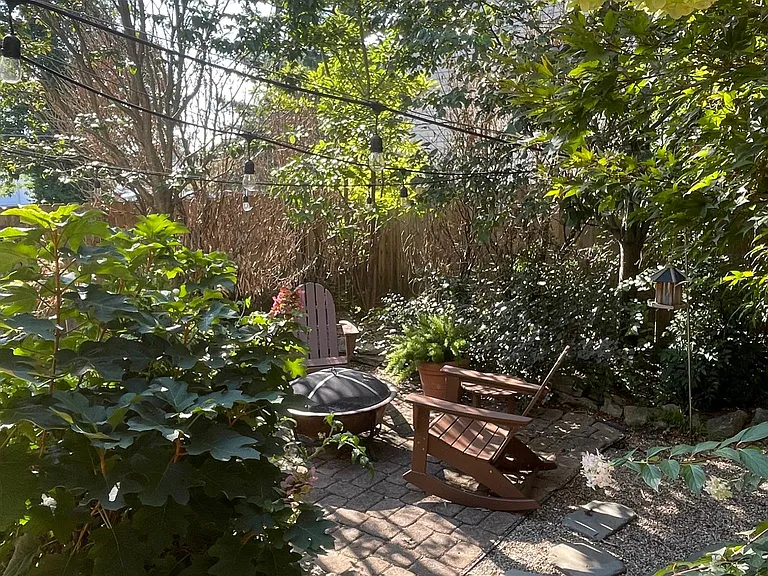 1303 Morton Ave — Photo 8
