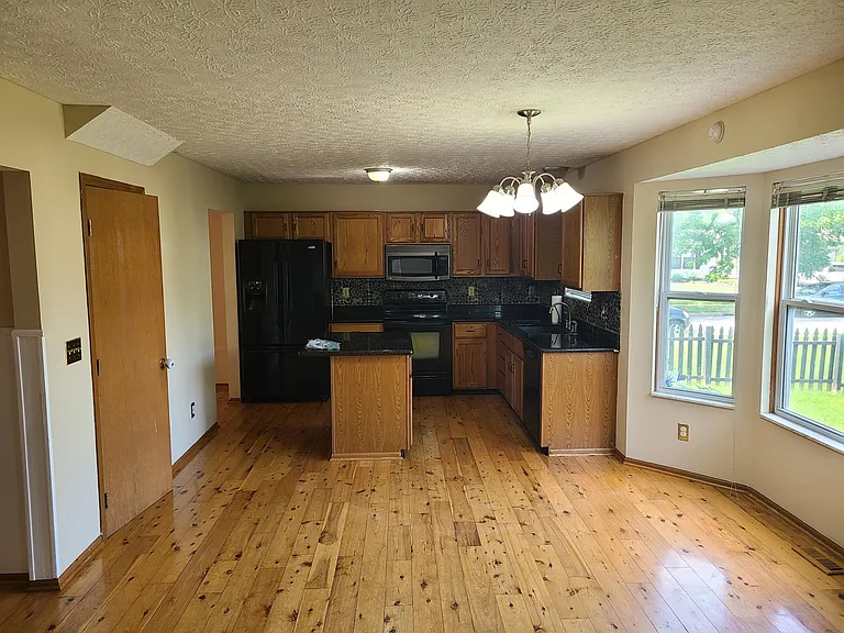 3542 Patcon Way — Photo 6