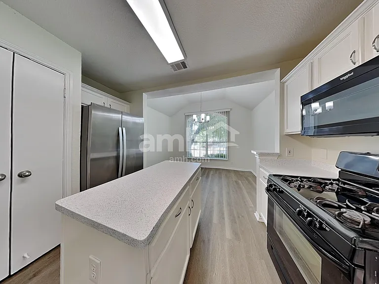 2207 Southeastern Trl — Photo 3