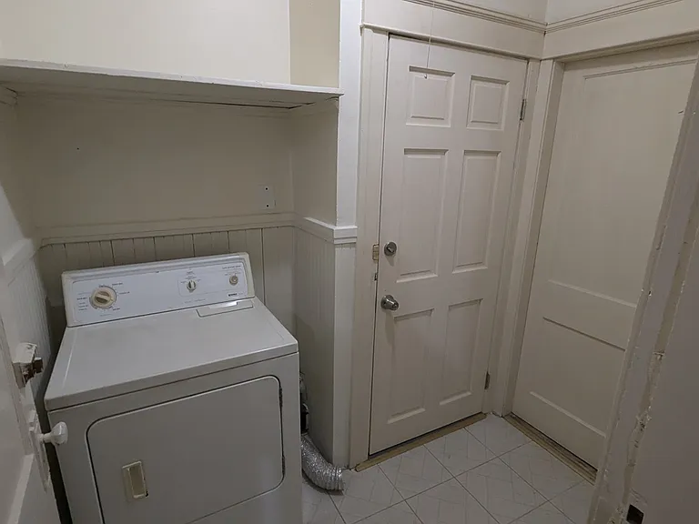 1042 Main St #2 — Photo 6