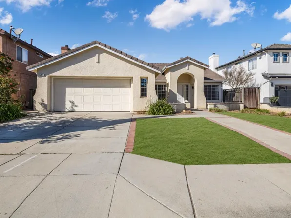 11 Saguaro Cir, Salinas, CA 93905