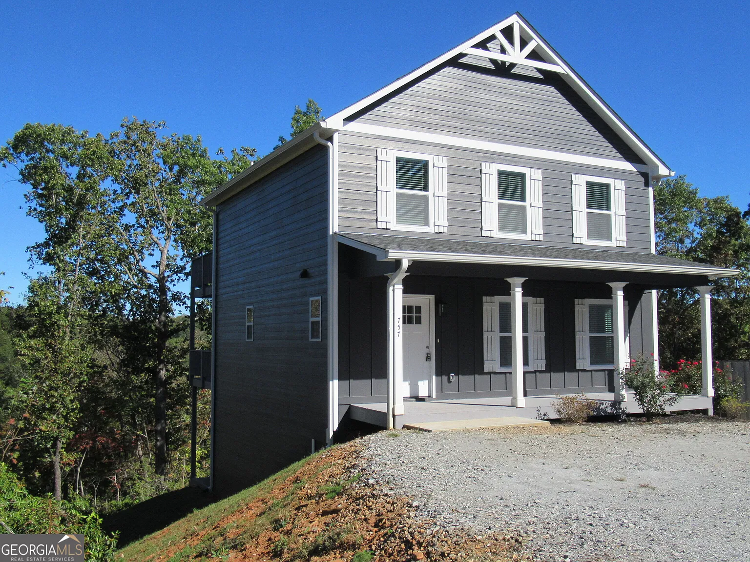 5 bed, 3.5 bath, 2250 sqft, $2,300 — Photo 2