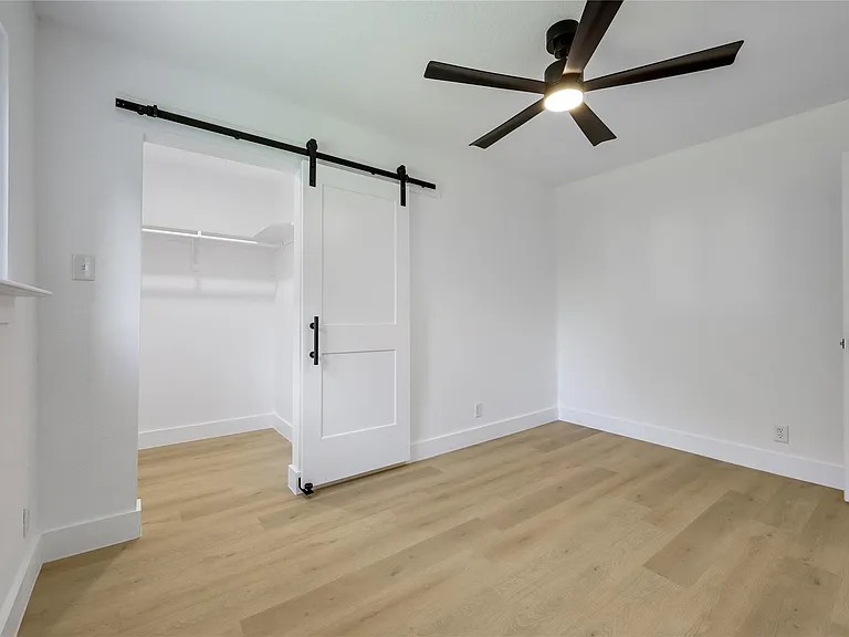 813 Cardiff Dr — Photo 18
