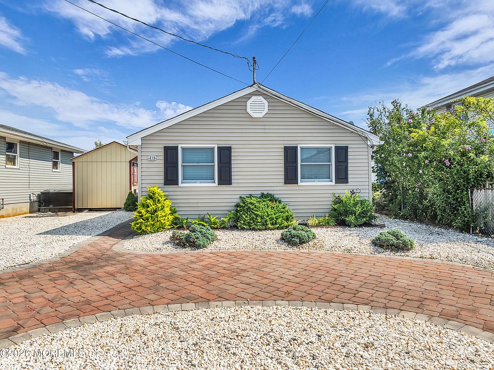 1st image of 215 Pine Drive