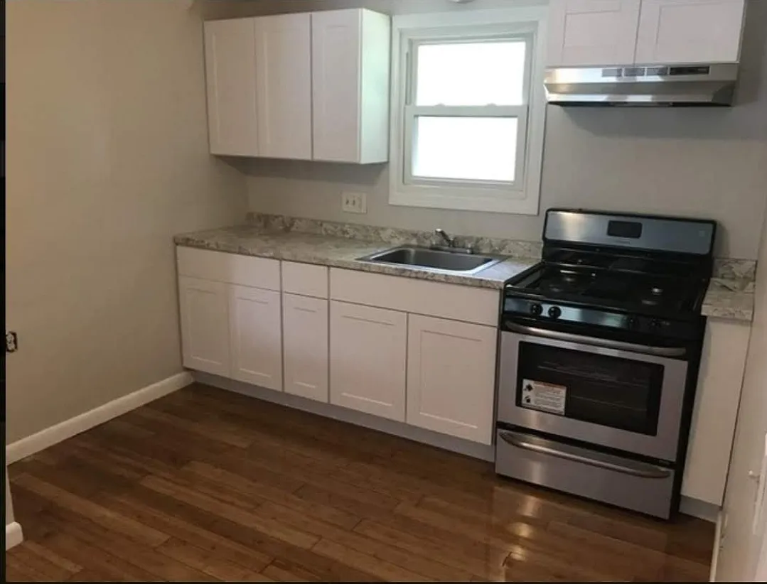 4 bed, 1166 sqft, $2,900 — Photo 2
