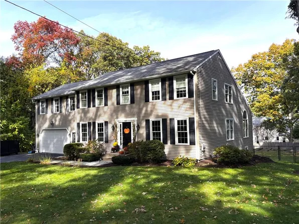 45 Country Ln, Warwick, RI 02886
