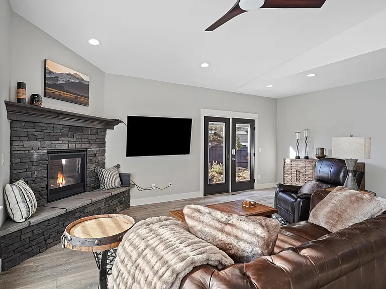 2247 NE Indigo Ln — Photo 20