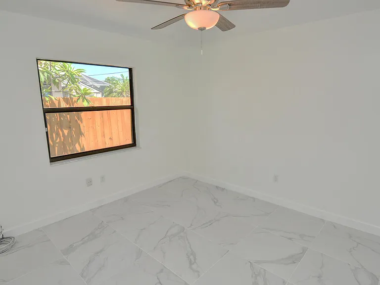 943 SE Browning Ave — Photo 24