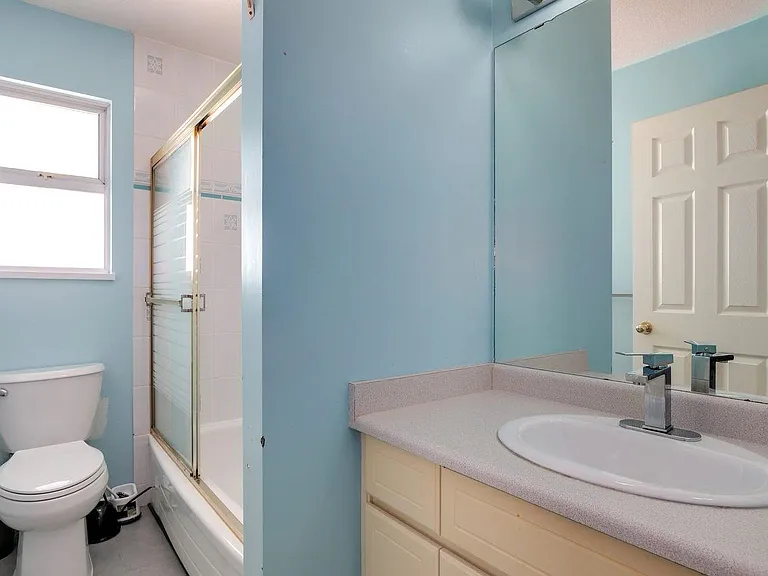 2657 Sandstone Cres #UPPER FLOOR — Photo 32