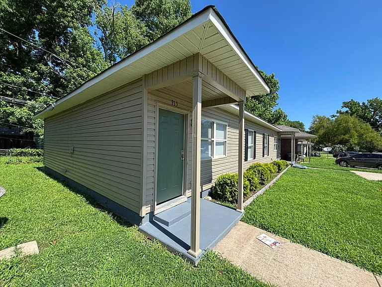 915 Ruth Ann Dr — Photo 3