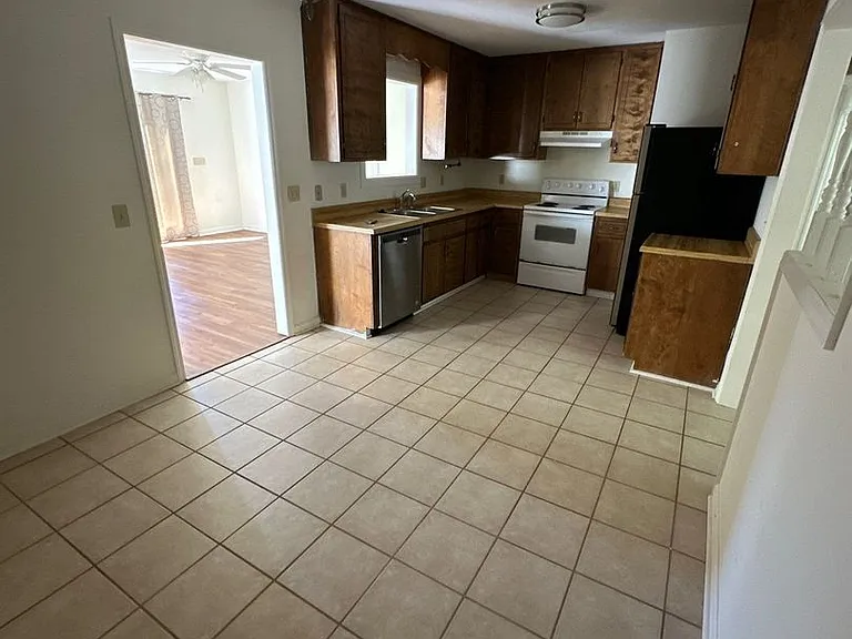 3242 Varnell Dr — Photo 3