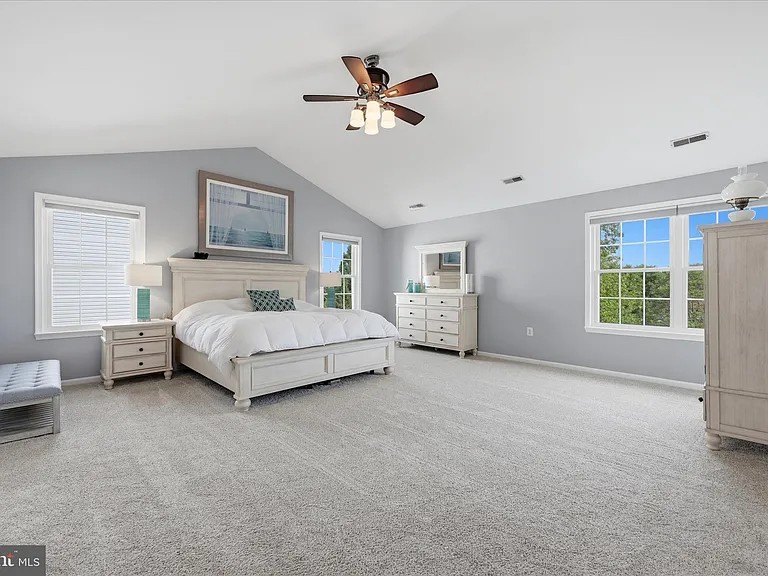 704 Seaton Ct SE — Photo 37