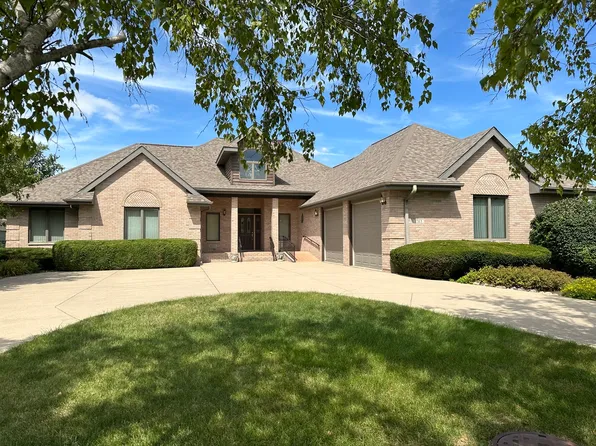 1703 W Meadowlark Dr, Pontiac, IL 61764
