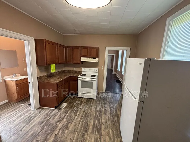 332 Hudson Ave — Photo 23