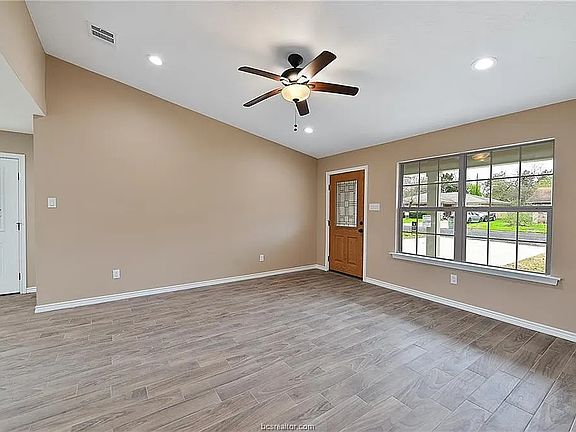 3rd image of 2507 Waterwood Ln