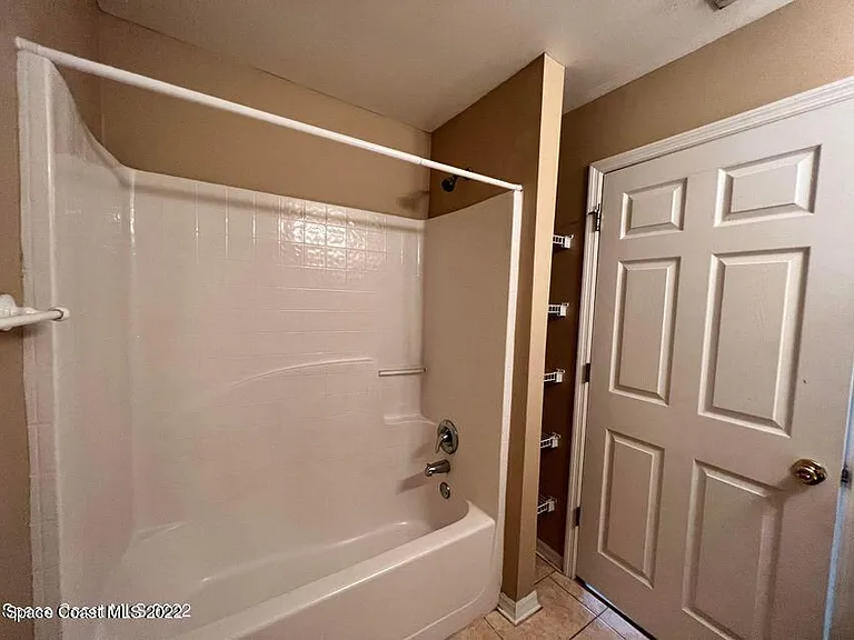 2230 Redwood Cir NE — Photo 14