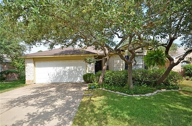 Welcome to 2015 Bridal Path Road.  This lovely 1,376sf home offers 3 large bedrooms and 2 full baths.