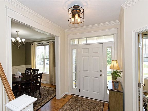 5th image of 7 Surrey Dr
