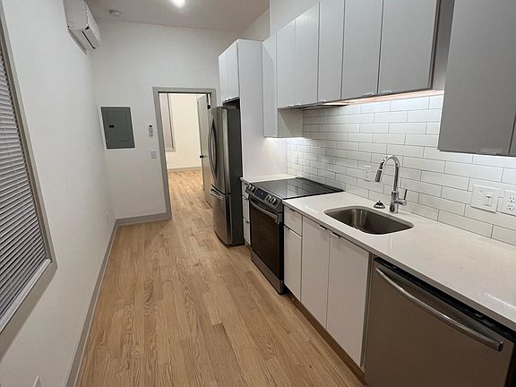 4th image of 1745 Republic St #6